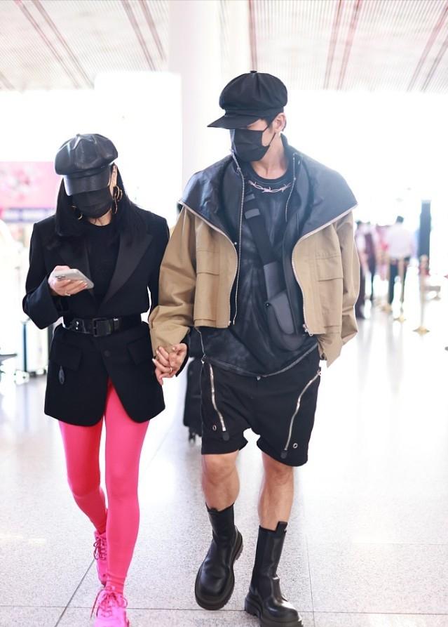 钟丽缇直播健身穿深蓝色健身衣,钟丽缇直播健身穿蓝色健身衣