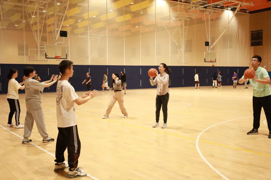 射艺、足球、排球、篮球、乒乓球……这样的书院体育季同学们还想下期再相见！