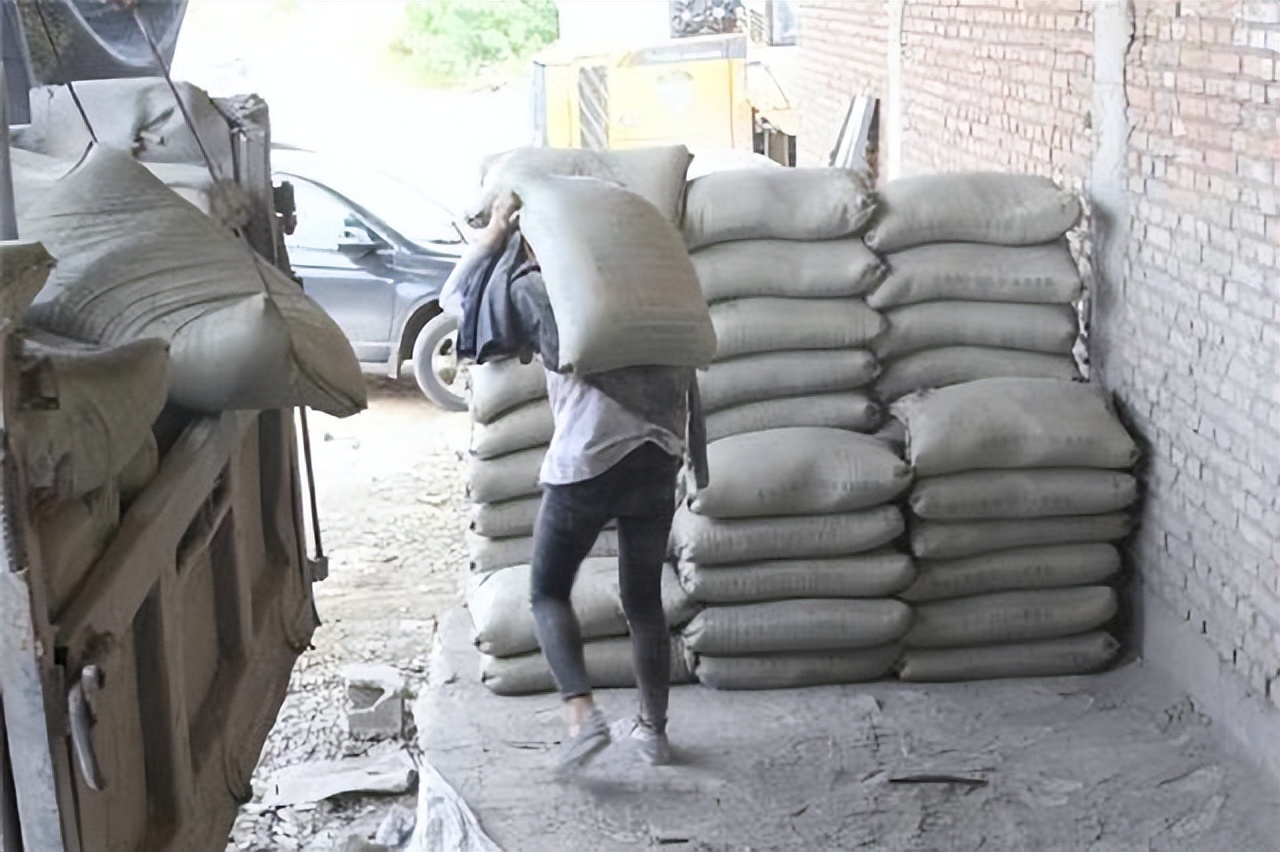 水泥妹张方方工作视频,水泥妹张方方爆红那段能赚多少钱