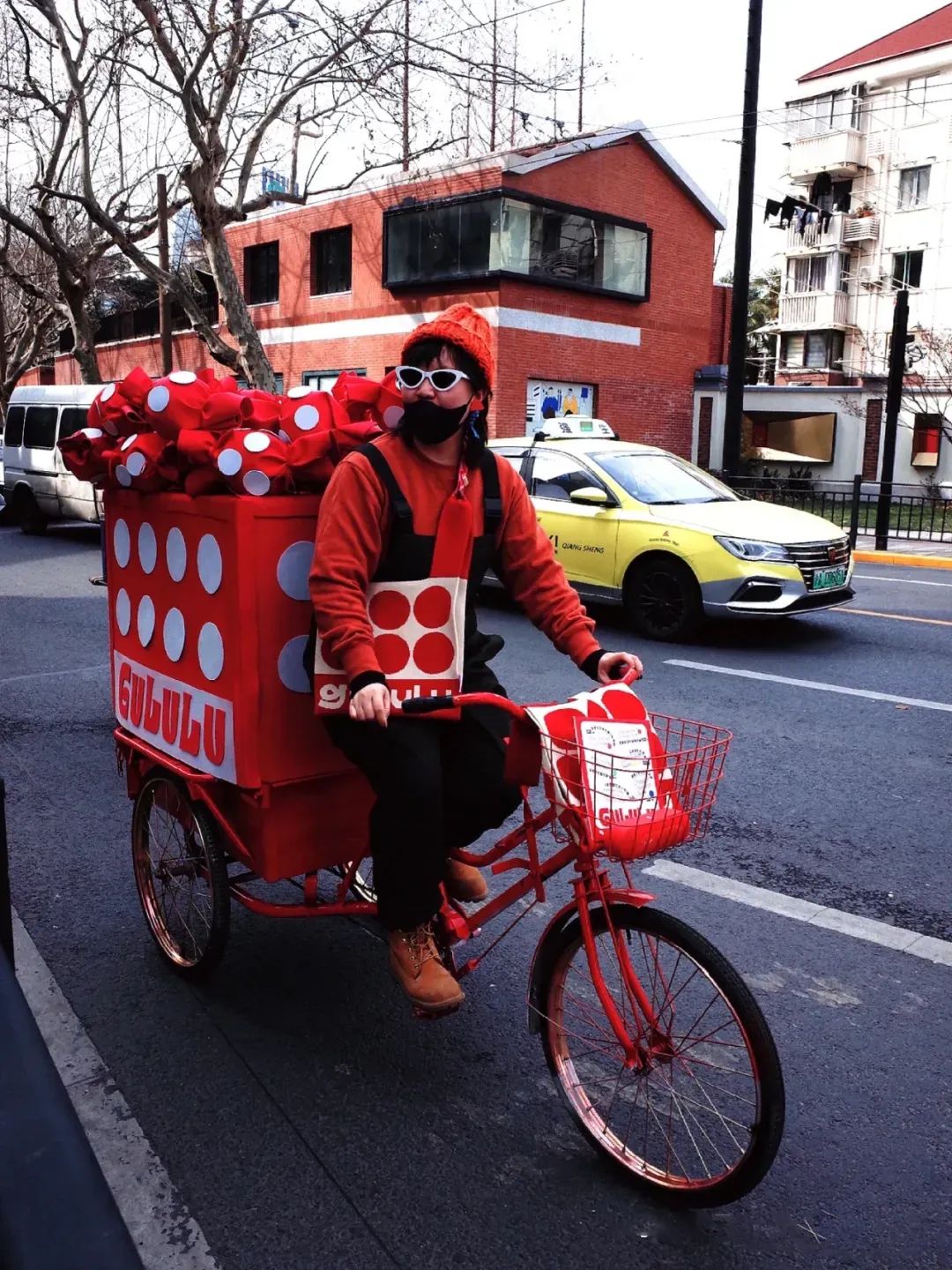 夫妻摆地摊月入90000,95后夫妻摆摊日收入9000多元