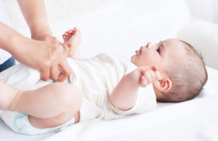 新生儿吐奶面部湿疹是过敏吗,宝宝身上起红点吐奶是怎么回事