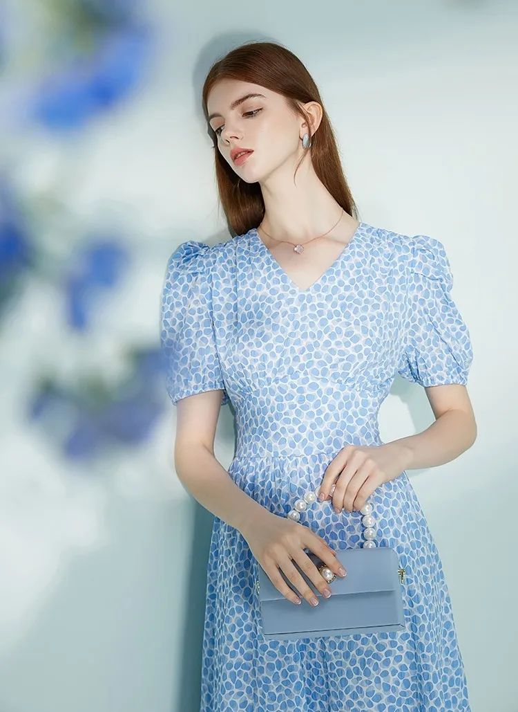 头大女生怎么穿衣服,头大的女生怎么穿衣显瘦