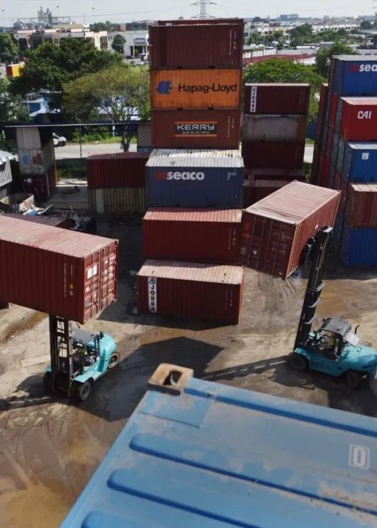 霸屏!青岛港上一抹流动的“宝骊蓝”