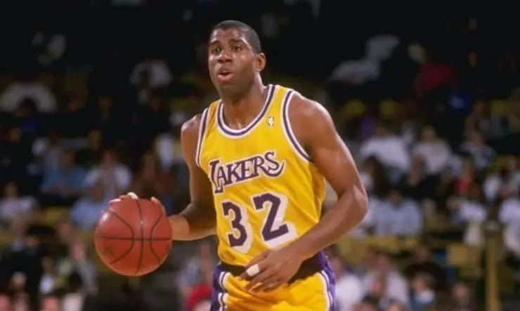 库里击败魔术师欧文成为最佳控卫,美媒评价最好的控卫