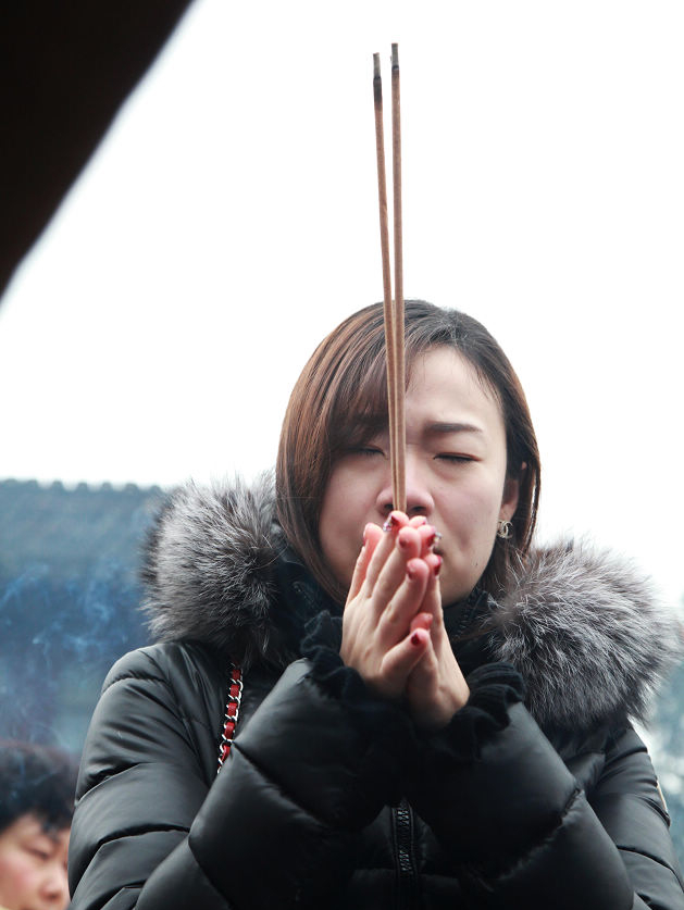 烧香烧到长生香有什么好处,烧断头香代表什么