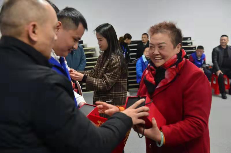 众人拾柴火焰高共同进步,众人拾柴火焰高帮助他人