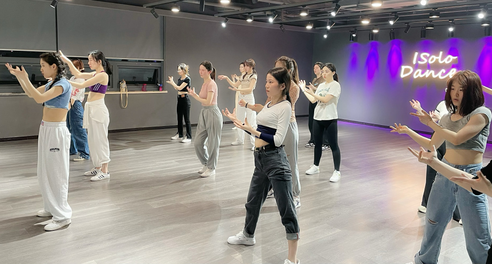 舞蹈生疫情在家怎么练体能,疫情期间舞蹈生怎么练习基本功