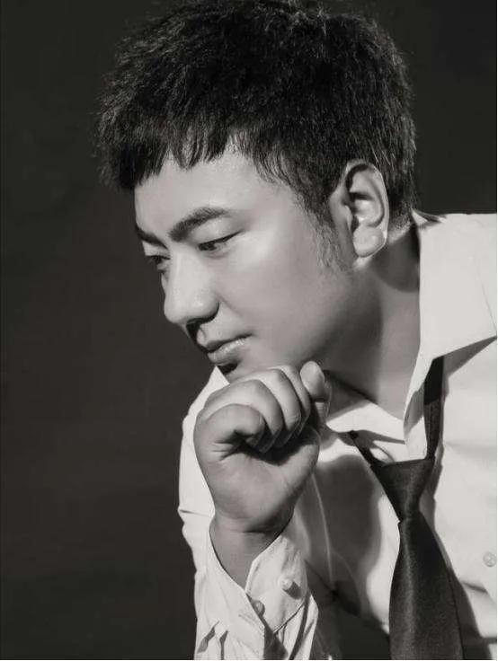 被誉为“刀郎2号”，凤凰传奇接班人，他却为何一直争议不断？