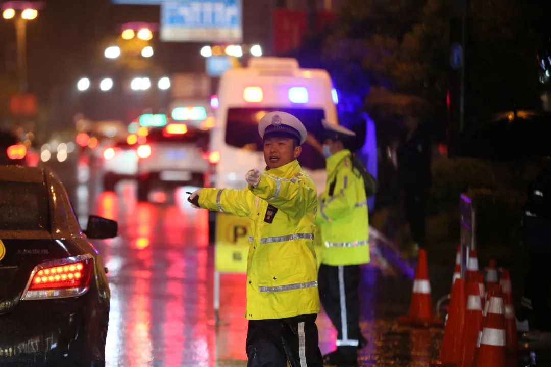 守护平安稳定我们在行动,国庆中秋长假全市治安稳定