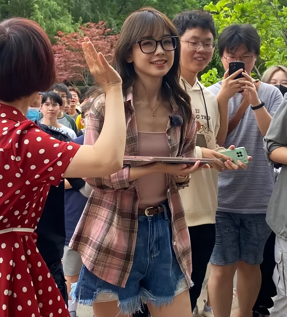 王冰冰现身中传照片,王冰冰现身中传校园