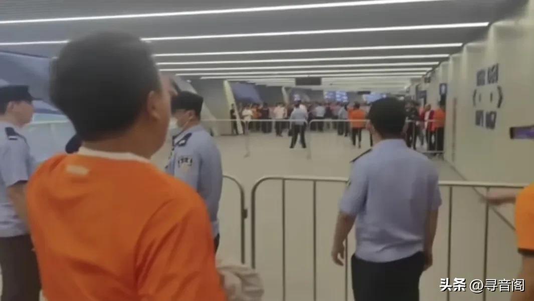 如果足球让人性变得狭隘和暴戾,我们应该评估是否取消这个项目