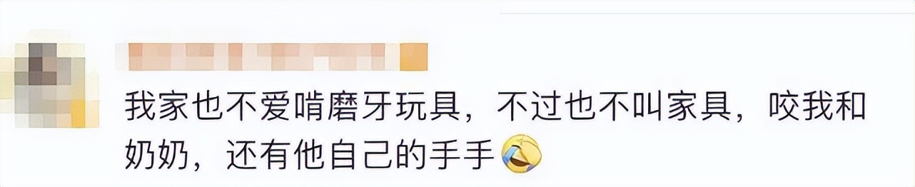 宝宝爬围栏磨牙,长牙宝宝啃围栏