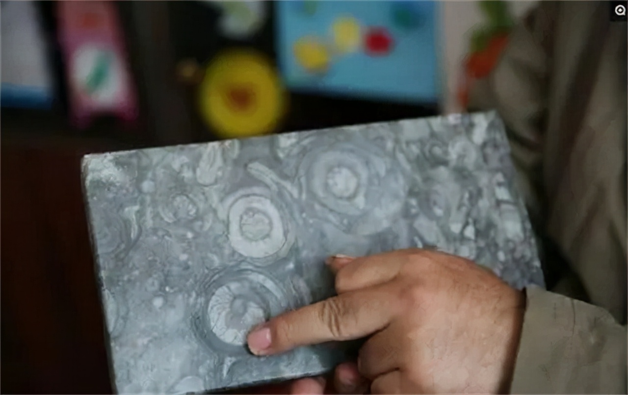 七旬老人50年收藏千万,老人痴迷古玩