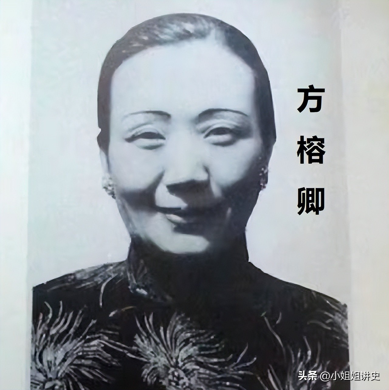 在饭桌前站24年的小妾，因儿及第有了座，出殡时儿躺棺盖：走正门