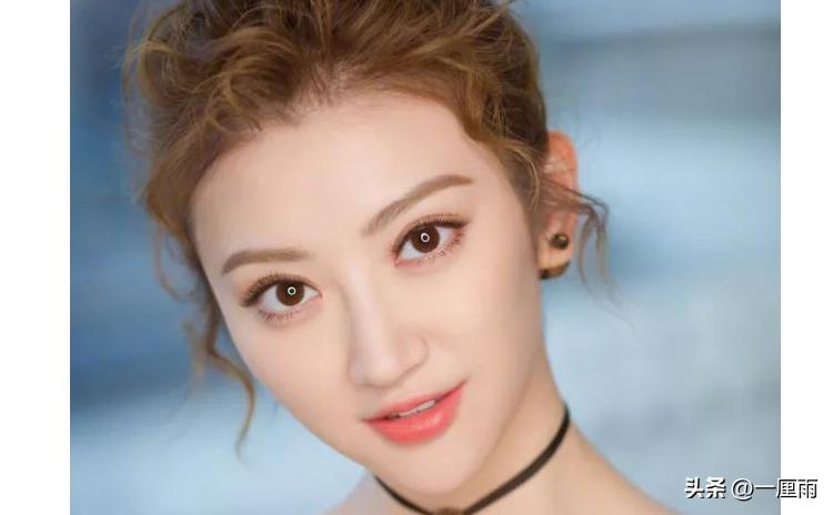 锁骨发型女2020流行发型减龄脸小,大脸显脸小短发型女2020流行发型