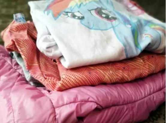 送给你旧衣服的人是一种什么心理,给别人旧衣服的人的心理