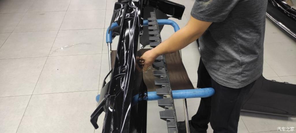 青岛奔驰商务威霆改装联系方式,威霆改装迈巴赫内饰