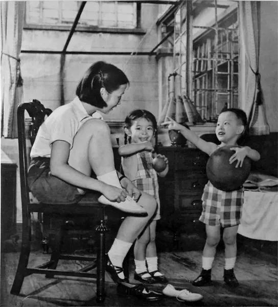 七十年代有高清照片吗,70年代的照片和现在做对比