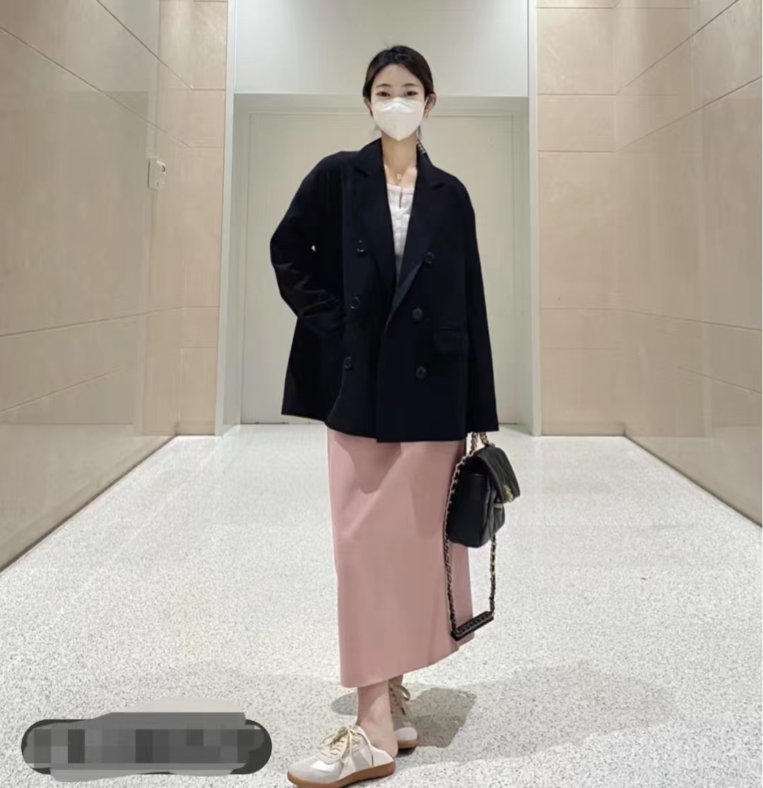 黑色搭配什么颜色很高级,黑色搭配什么颜色会显得比较高级