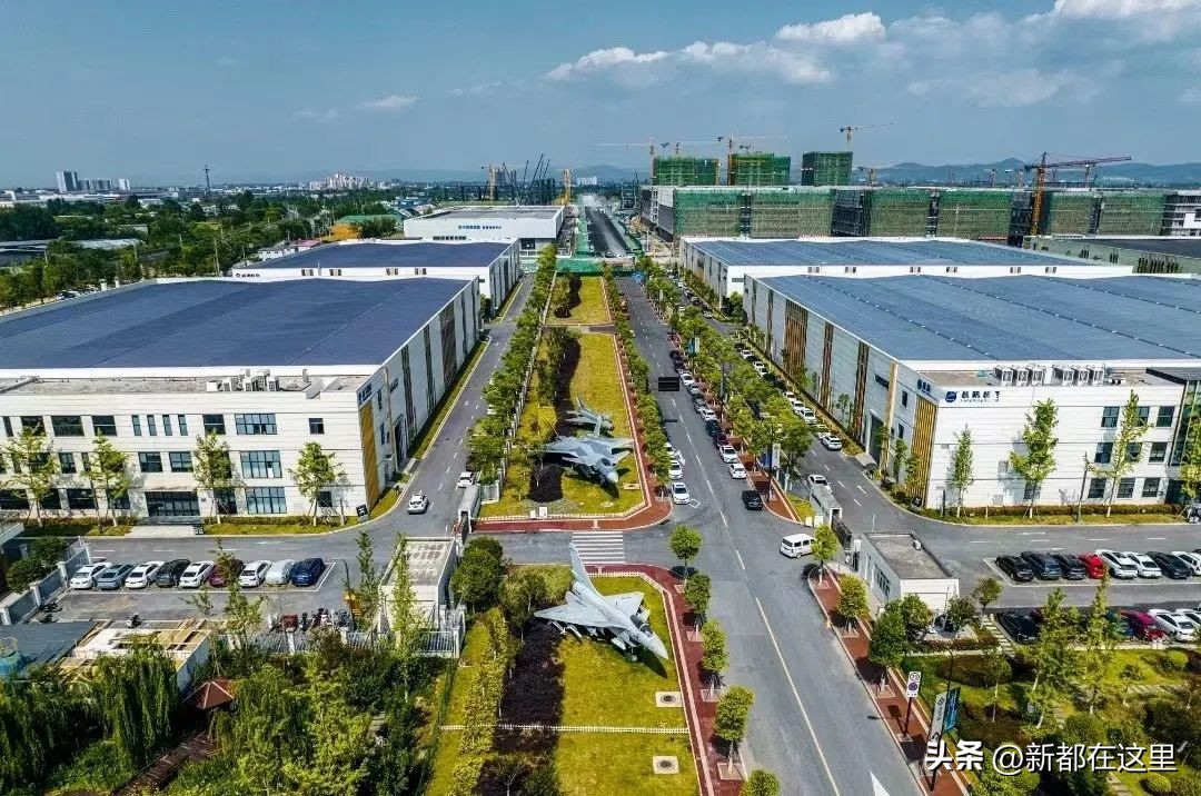 非凡十年路再启新征程,非凡十年铸辉煌踔厉奋发谱新篇