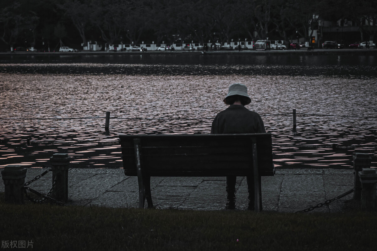 强迫思维总是出现妄念怎么办,思维混乱无法控制是怎么回事