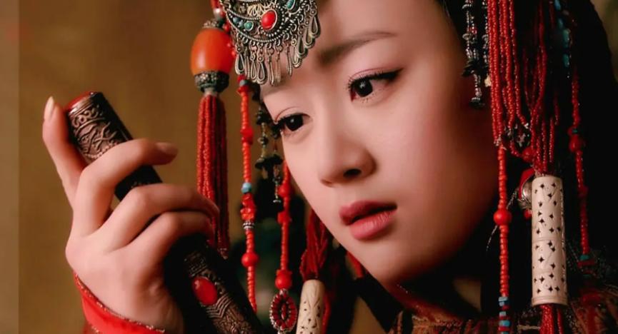 明星也逃不开的容貌焦虑：女星卸妆前后对比，自信的人才最美丽