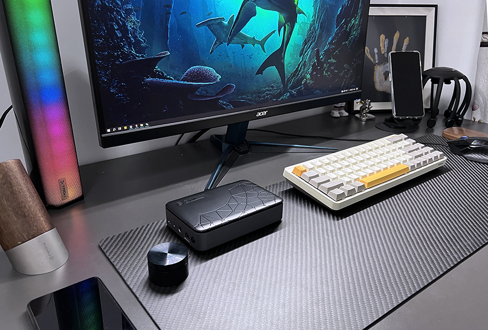 900不到，体积还小，哥们给自个儿组了个小NAS玩