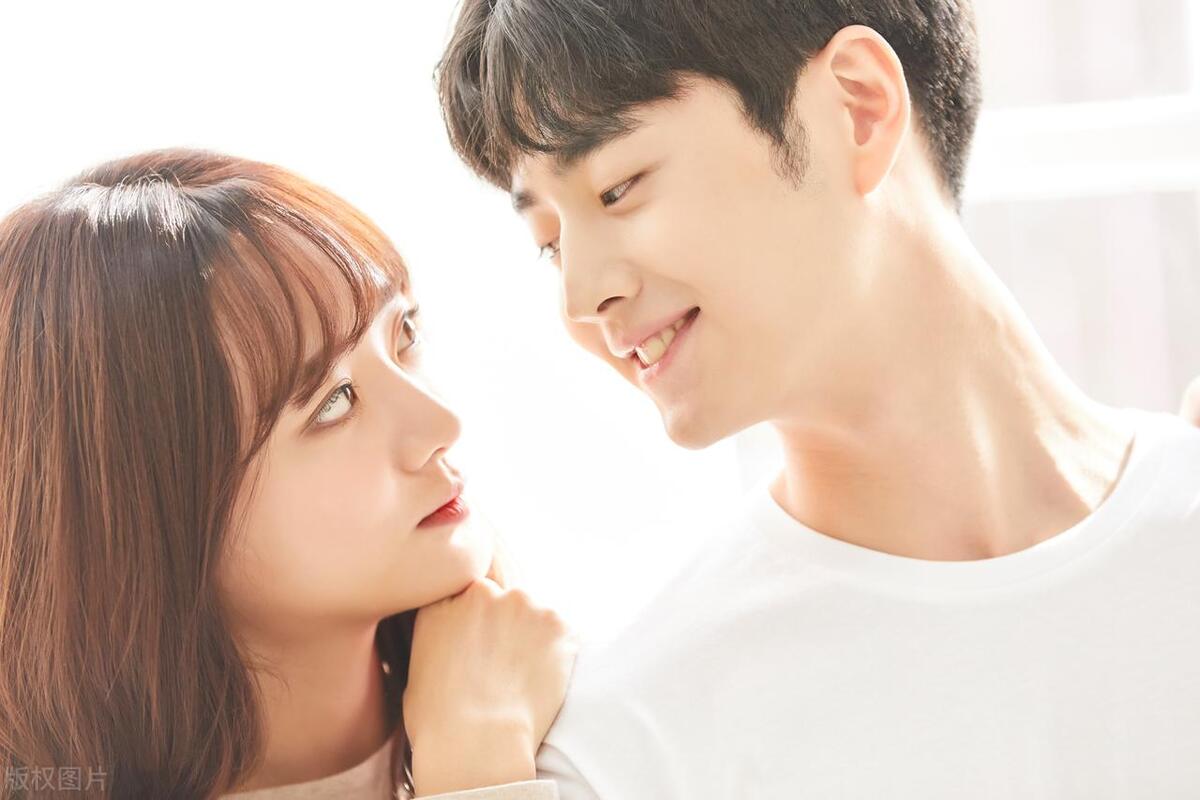 情侣之间接吻会闻到口臭吗,接吻时闻到对方嘴里有股鱼腥味