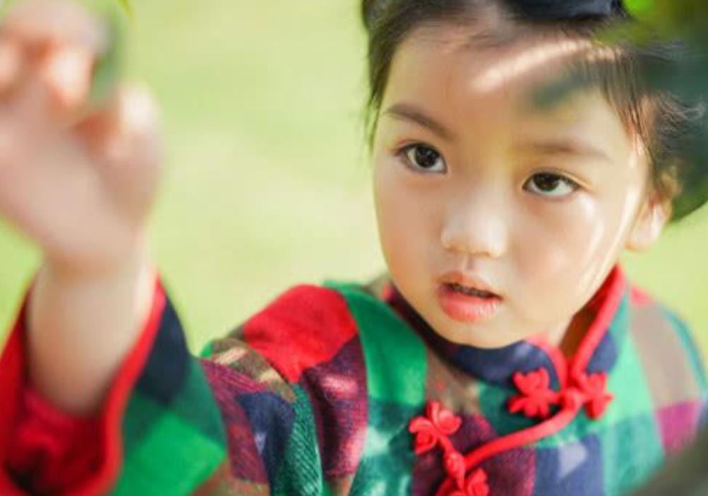 萌娃阿拉蕾长大了,童星阿拉蕾近照