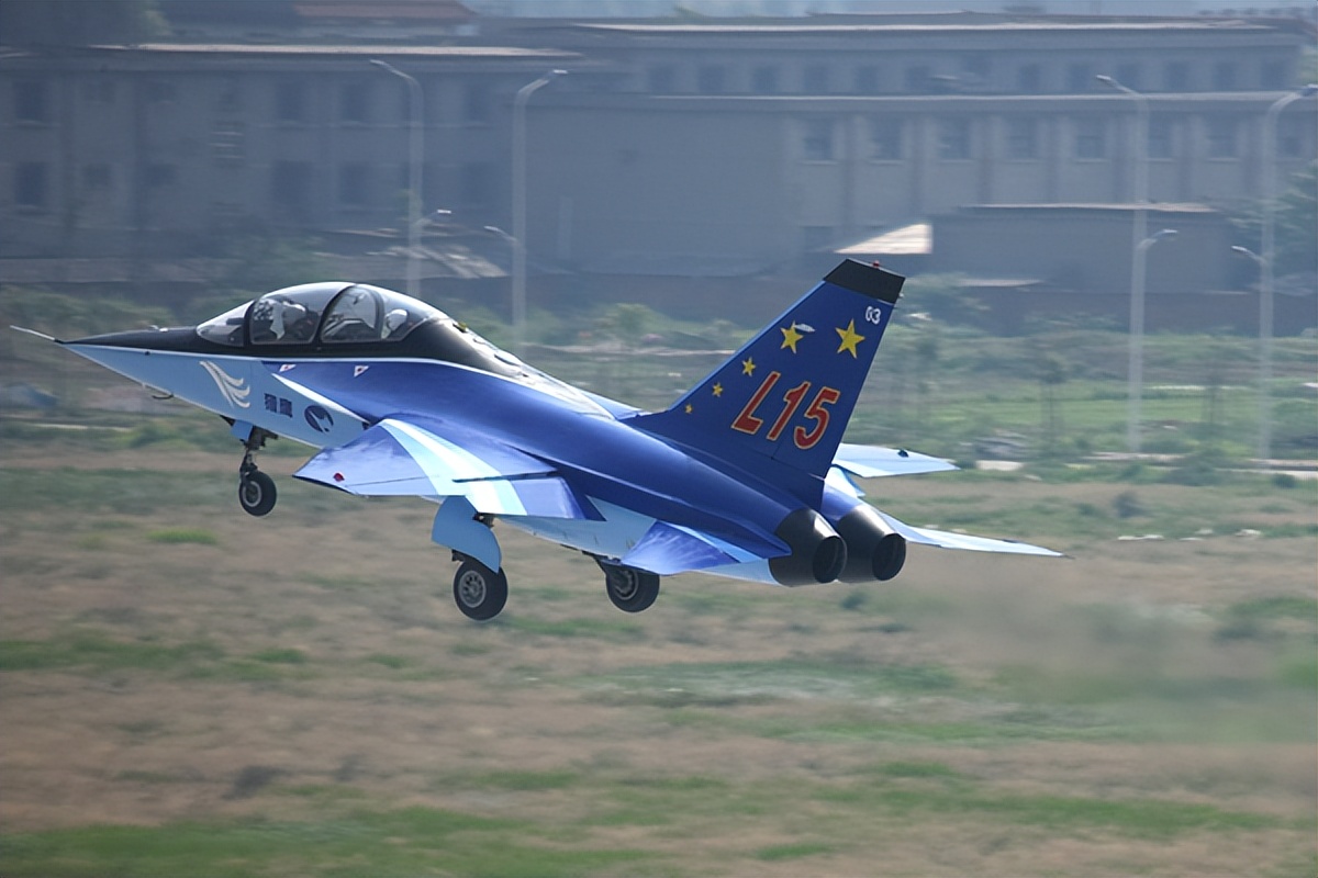 中国教练机l15图片,中国装备志