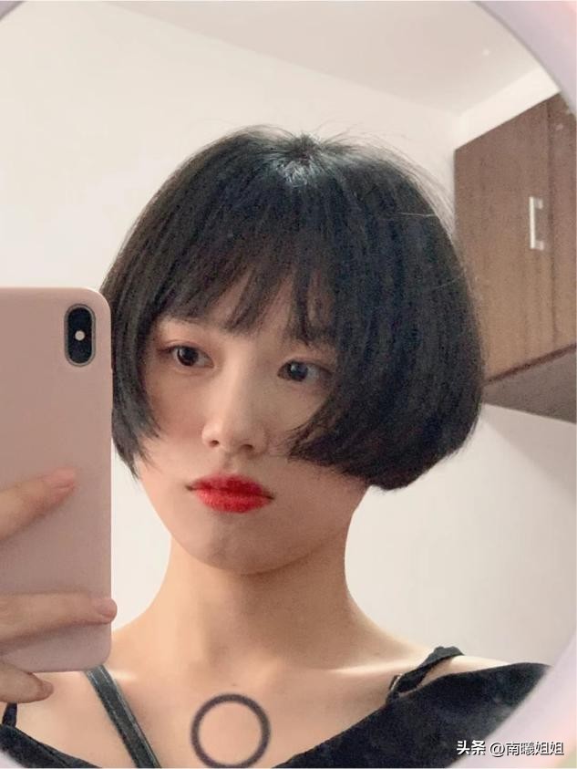 流行齐耳短发烫发型,最流行的齐耳短发烫发