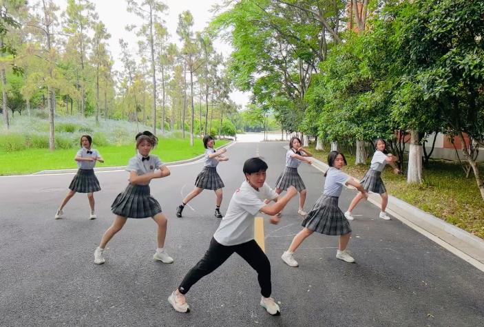 老师自编“本草纲目”课间操，学生惊呼太时髦