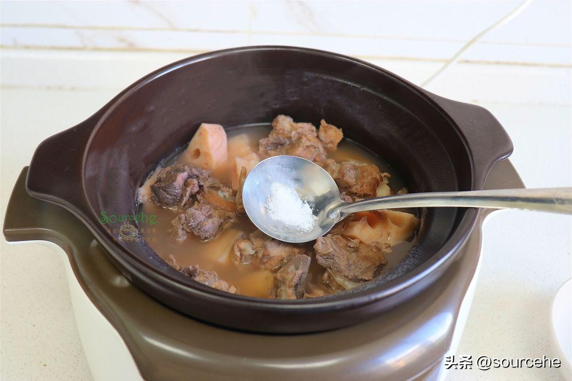 高压锅炖莲藕排骨汤的家常做法,砂锅炖莲藕海带排骨汤的做法