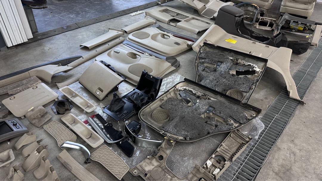 03年丰田霸道全车翻新多少钱,2004款丰田霸道拆车视频