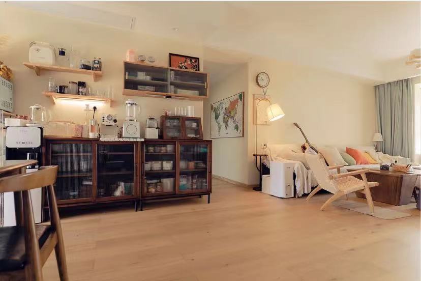 家里养狗养猫用空气净化器管用吗,养猫买空气净化器还是新风机