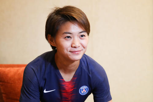 女子足球运动员王霜简历,王霜被父母抛弃