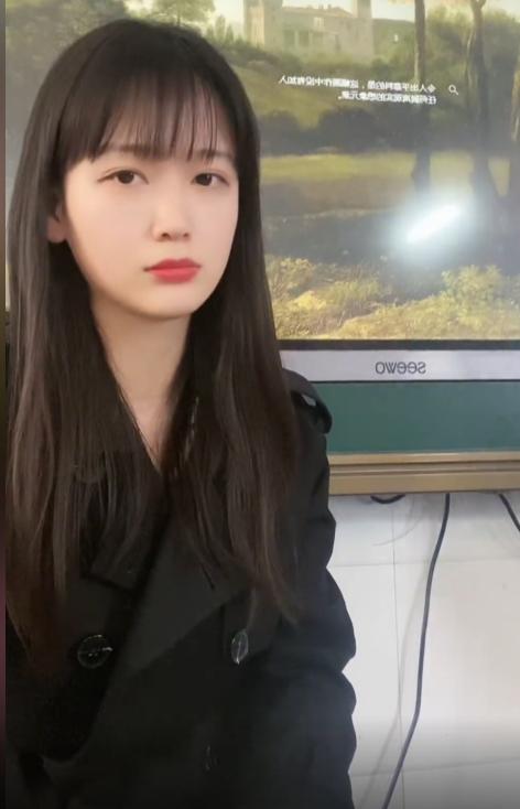 网红90后周老师,网红美女语文老师周老师讲课视频