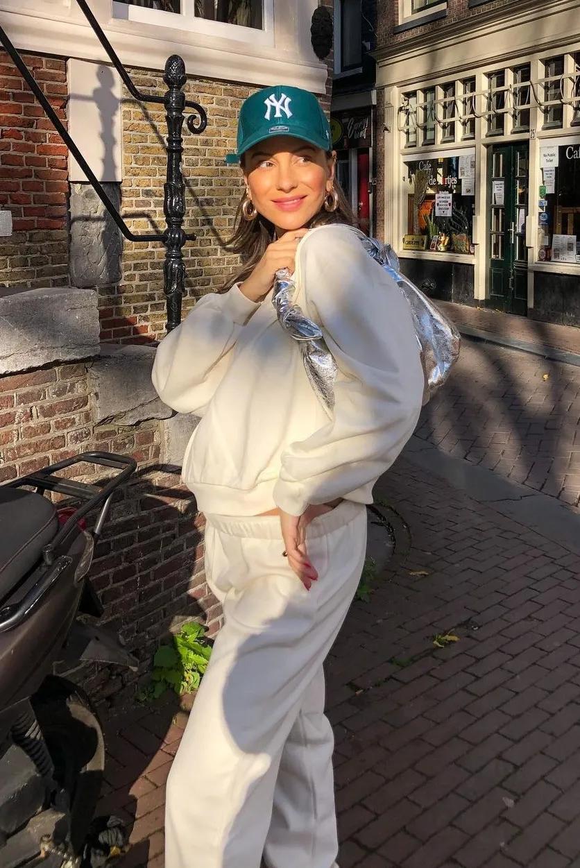 粉红卫衣穿搭女春秋套装,粉色连帽卫衣套装内搭