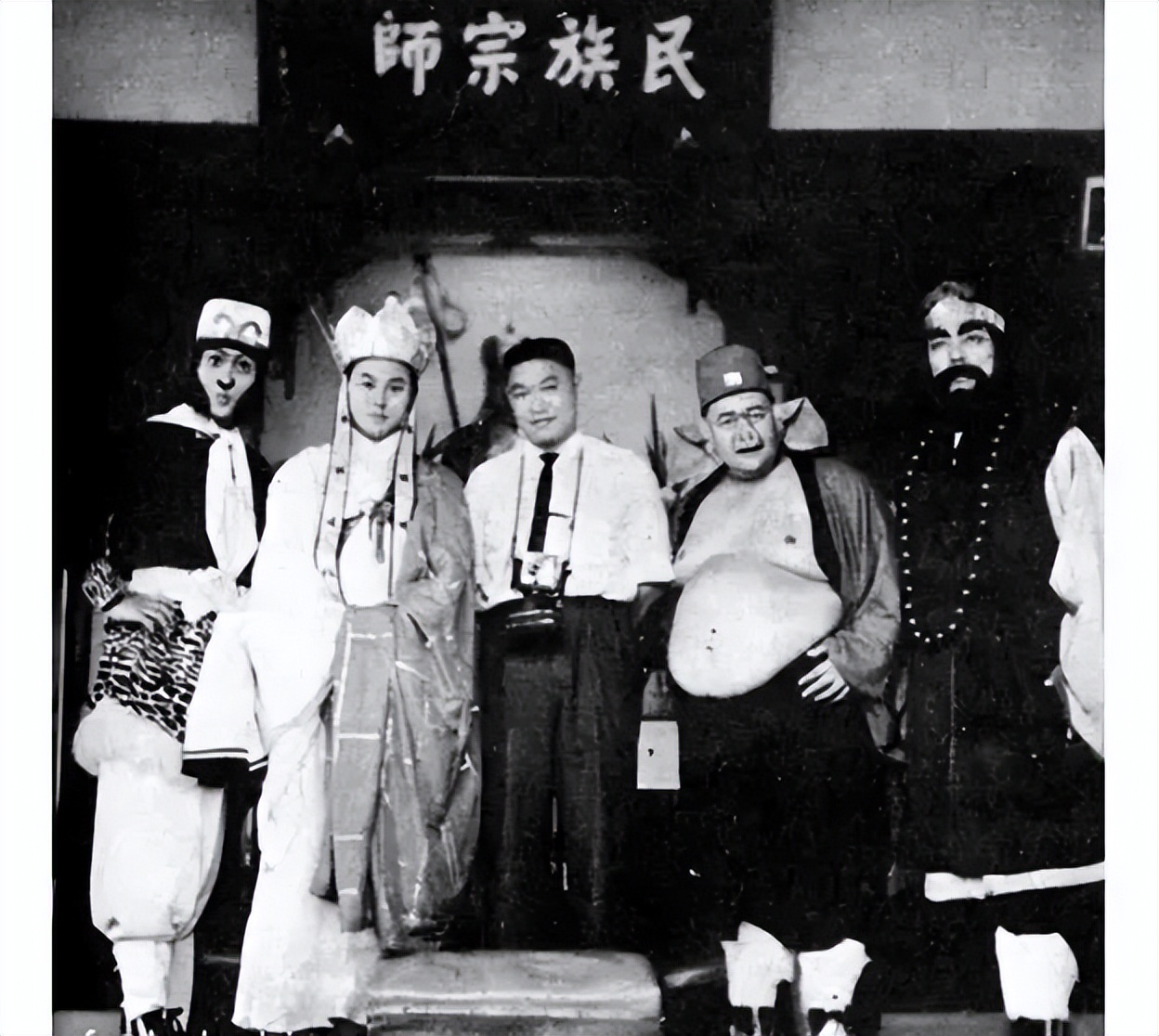 尊龙是公认世界4大美男子,尊龙说自己是亚洲第一美男