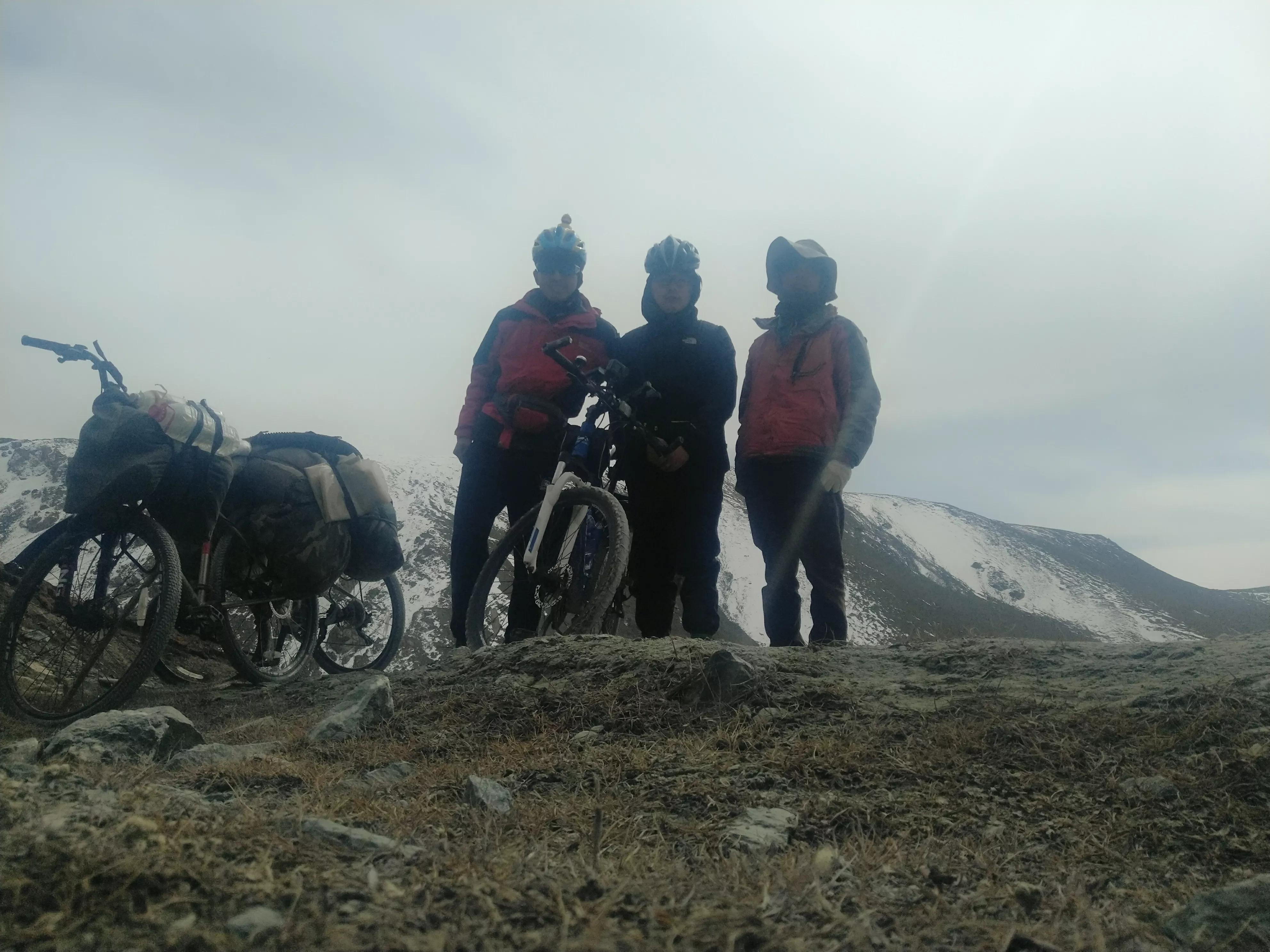 从甘肃翻越祁连山到青海,从肃北到青海沿途风景