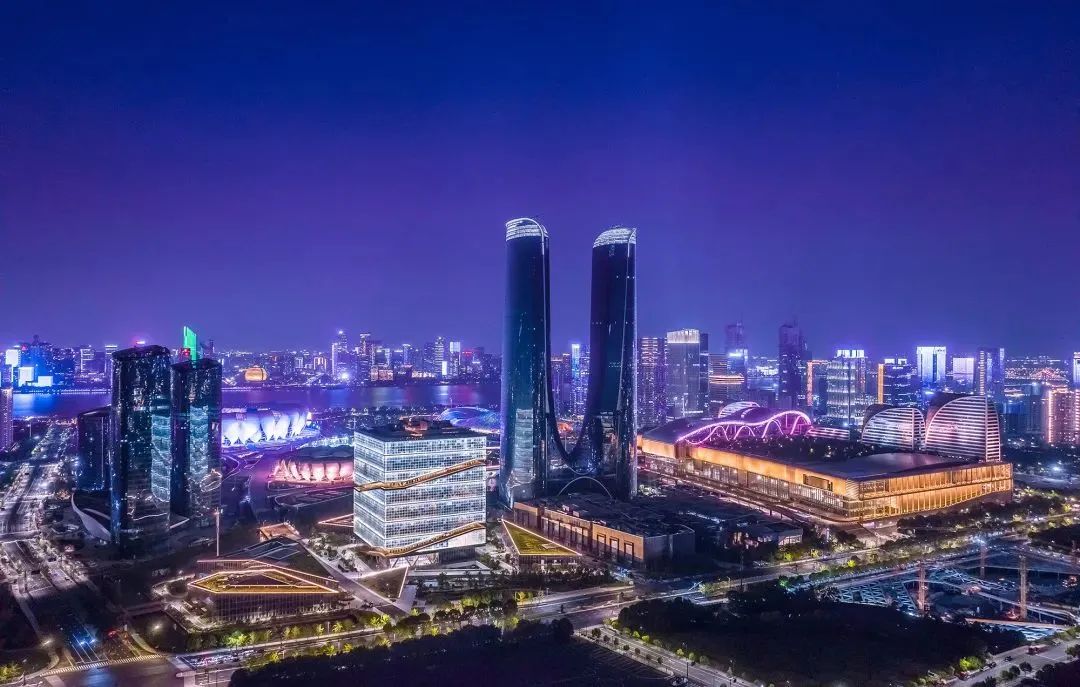 问鼎杭城之巅，见证时代雄心——亚厦幕墙杭州之门项目