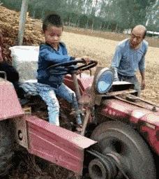 公公给我儿子看病图片,公公陪儿子输液哭了