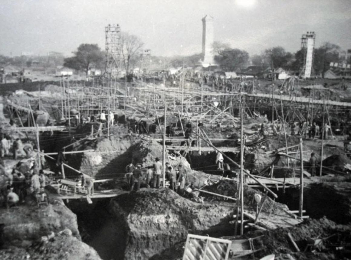 人民大会堂名字为何是后改的？它原先叫什么？毛主席亲自改名