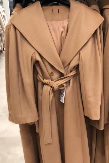 来儿子家养老,大妈想掌管小两口工资,儿子忍无可忍把她送回老家