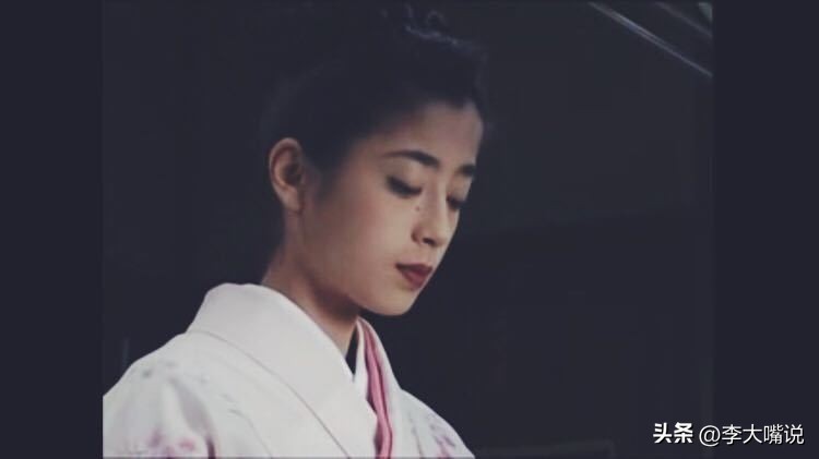 被母亲送给导演，被强迫拍摄，她的一生有多可悲