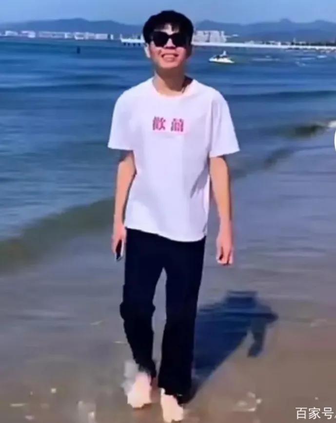 从叶婷举报失联到精神失常看到一些网络大V吃人血馒头的丑恶嘴脸