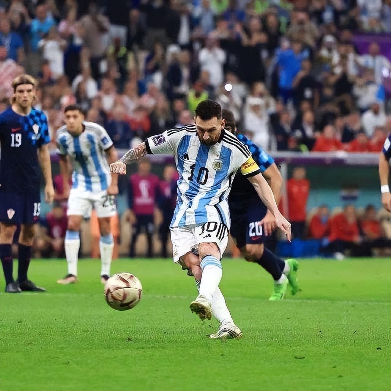 梅西的处境和c罗的处境,29岁梅西