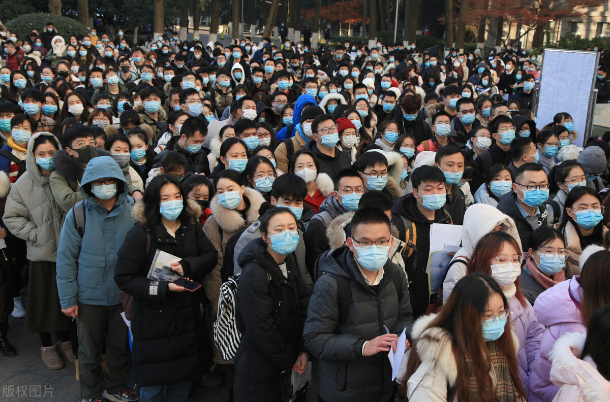 公务员无数人争一个岗位,公务员为什么有那么多人考