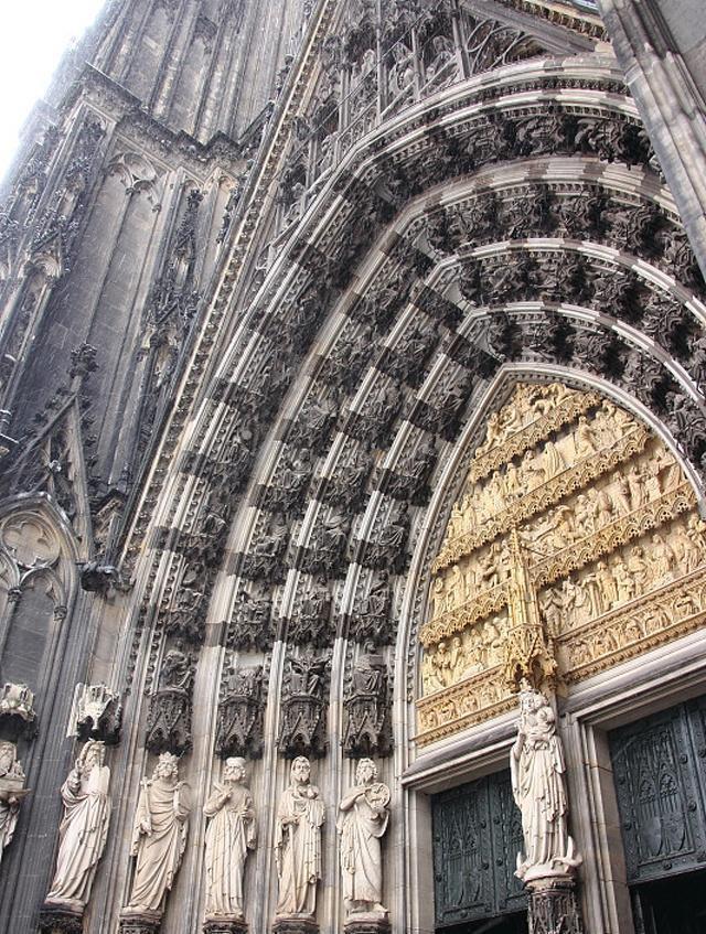 我是尖的，戳破天的那种！——哥特风格