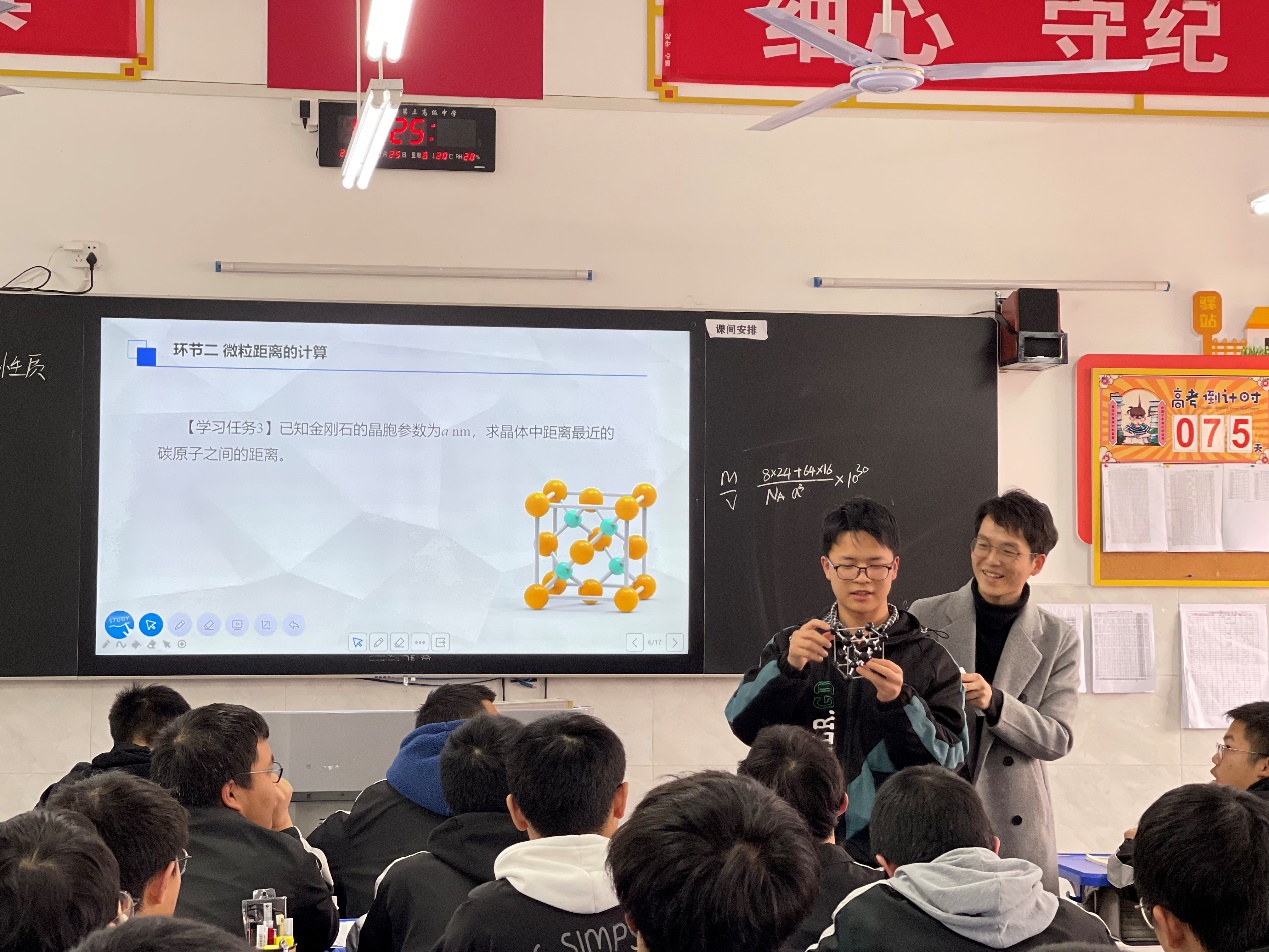 跨越千里去看老师,武大附中教师到恩施上示范课